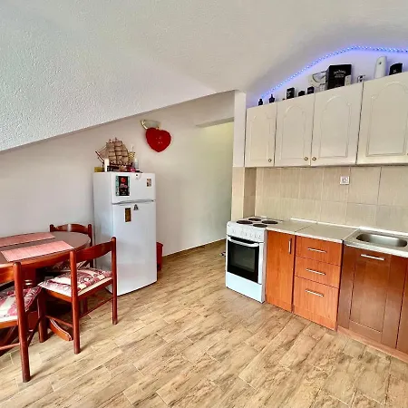 Apartment Mark דירה *